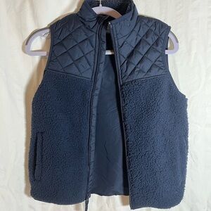 Class Club Midnight Blue Quilted Vest‎